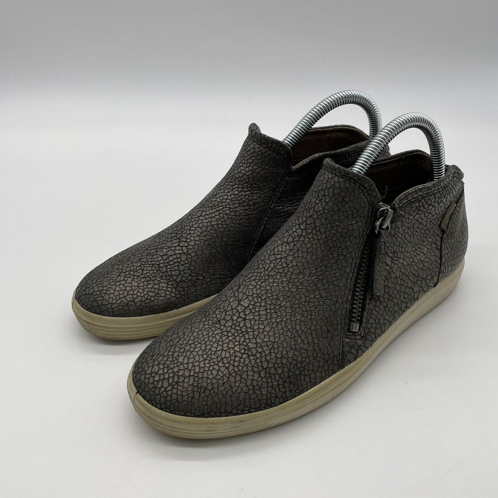 Ecco Textured Gray Ankle Boots
